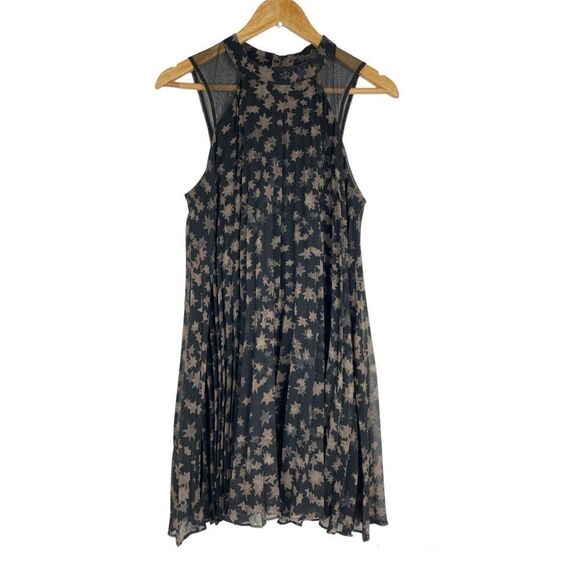 BCBGeneration Plisse Mesh Shoulder Star Print Dress Small - Picture 3 of 7